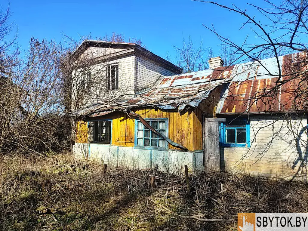 Продам 2-этажный дом на берегу озера Свирь в г.п. Свирь.